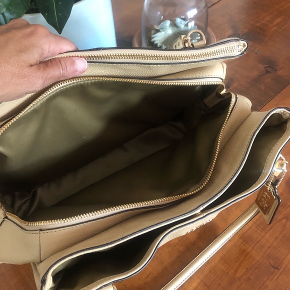 Coach Madison Carryall - Picture 8 of 12